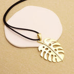 1 piece of matte golden vintage large pendant necklace featuring open heart