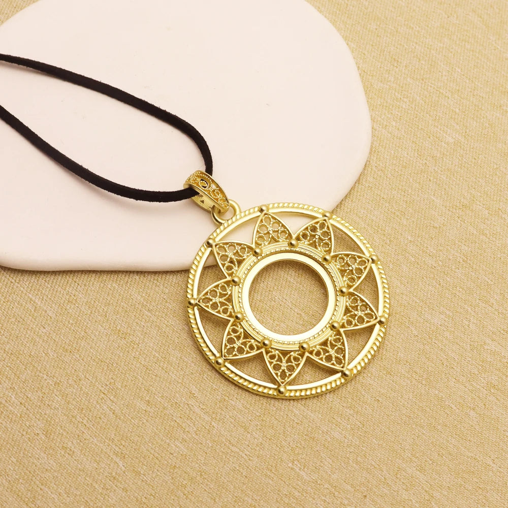 1 piece of matte golden vintage large pendant necklace featuring open heart