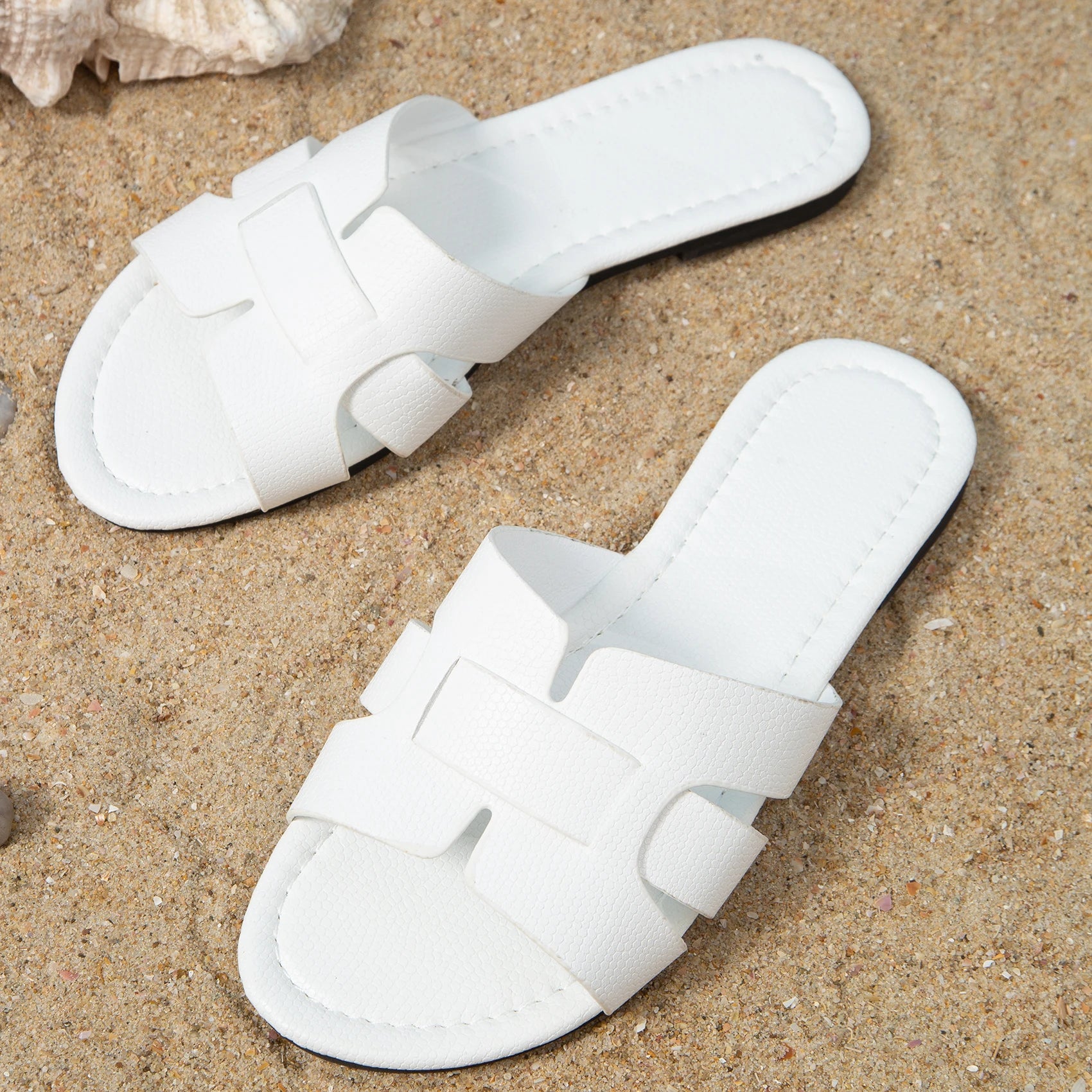 White flat slippers for women, open heel sandals, beach shoes, casual women's shoes, suitable for indoor and outdoor wear