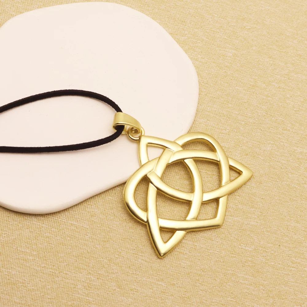 1 piece of matte golden vintage large pendant necklace featuring open heart